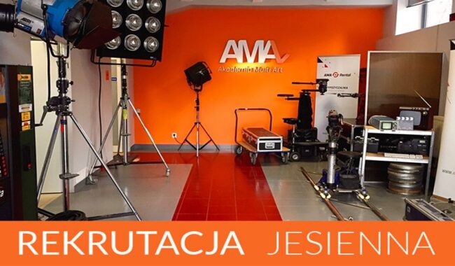 Studio filmowy AMA Film Academy z czerwonym dywanem i profesjonalnym oświetleniem