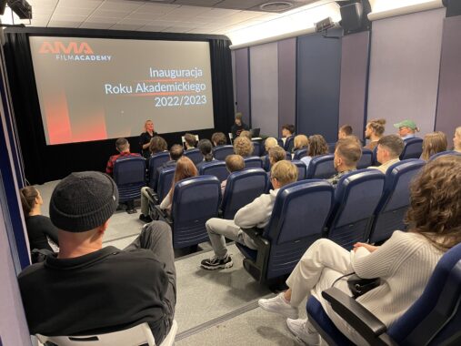 Inauguracja roku akademickiego 2022/2023 w AMA Film Academy, sala wykładowa z studentami
