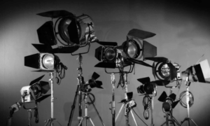 Profesjonalne reflektory studyjne do produkcji filmowej na statywie