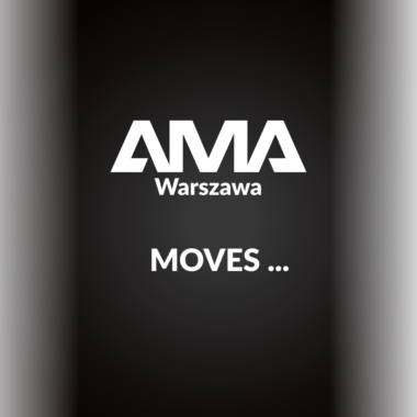 Logo AMA Warszawa na czarnym tle z napisem MOVES