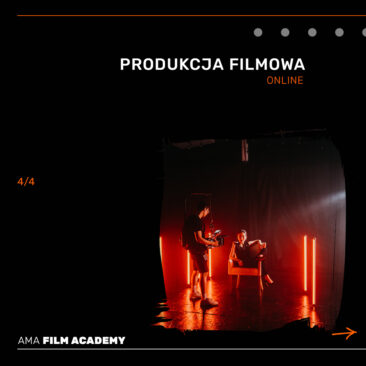 Scena filmowa z aktorami oświetlonymi czerwonym światłem na planie produkcji