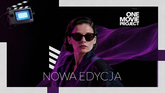 Kobieta w czarnych okularach przeciwsłonecznych w purpurowym oświetleniu kinowym